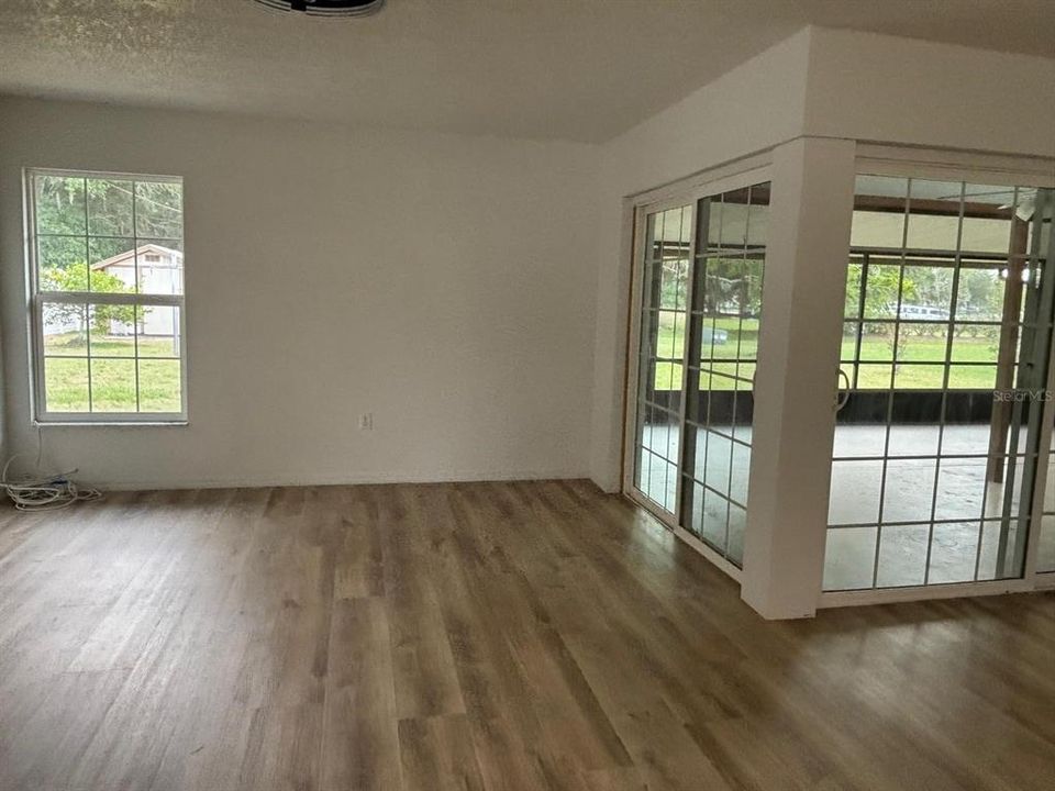 For Sale: $279,000 (3 beds, 2 baths, 1254 Square Feet)