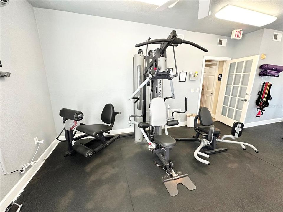 For Sale: $119,000 (1 beds, 1 baths, 660 Square Feet)
