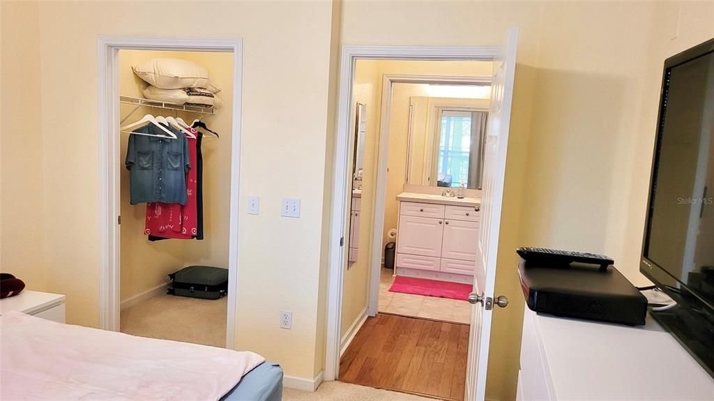 For Sale: $119,000 (1 beds, 1 baths, 660 Square Feet)