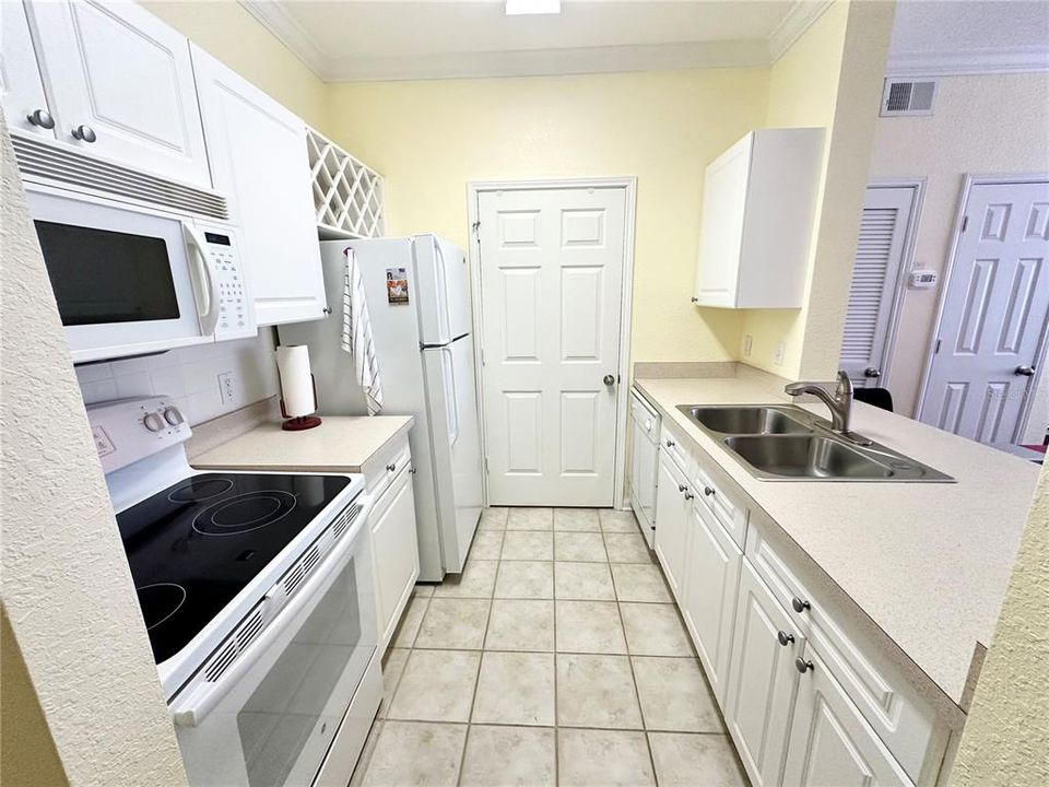 For Sale: $119,000 (1 beds, 1 baths, 660 Square Feet)