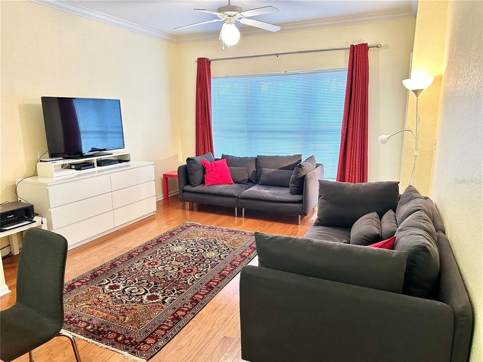 For Sale: $119,000 (1 beds, 1 baths, 660 Square Feet)