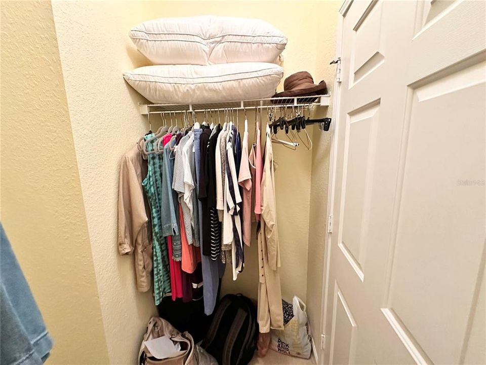 For Sale: $119,000 (1 beds, 1 baths, 660 Square Feet)