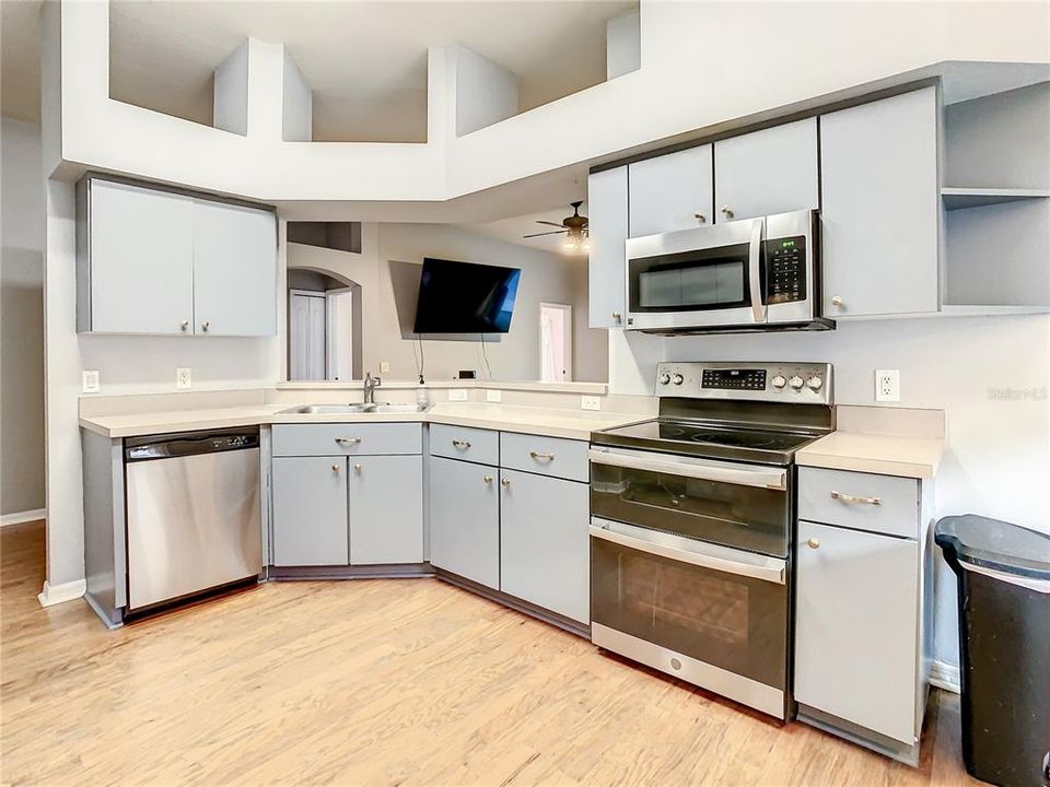 For Rent: $2,395 (4 beds, 2 baths, 1857 Square Feet)