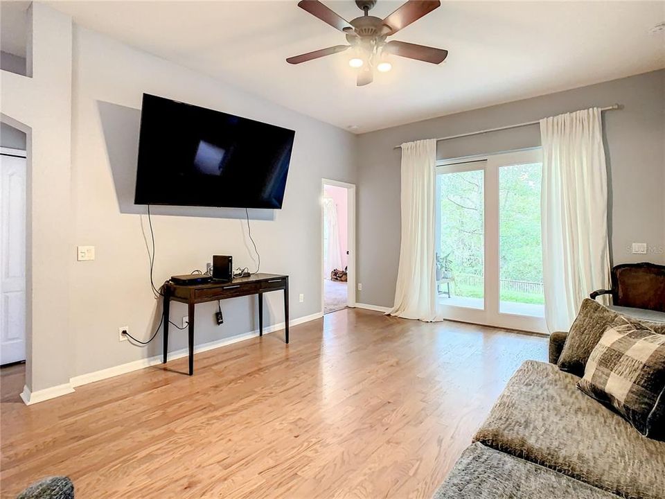 For Rent: $2,395 (4 beds, 2 baths, 1857 Square Feet)