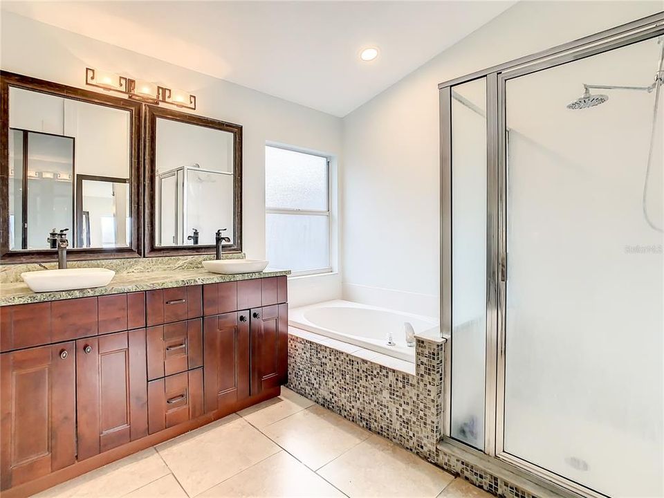 For Rent: $2,395 (4 beds, 2 baths, 1857 Square Feet)