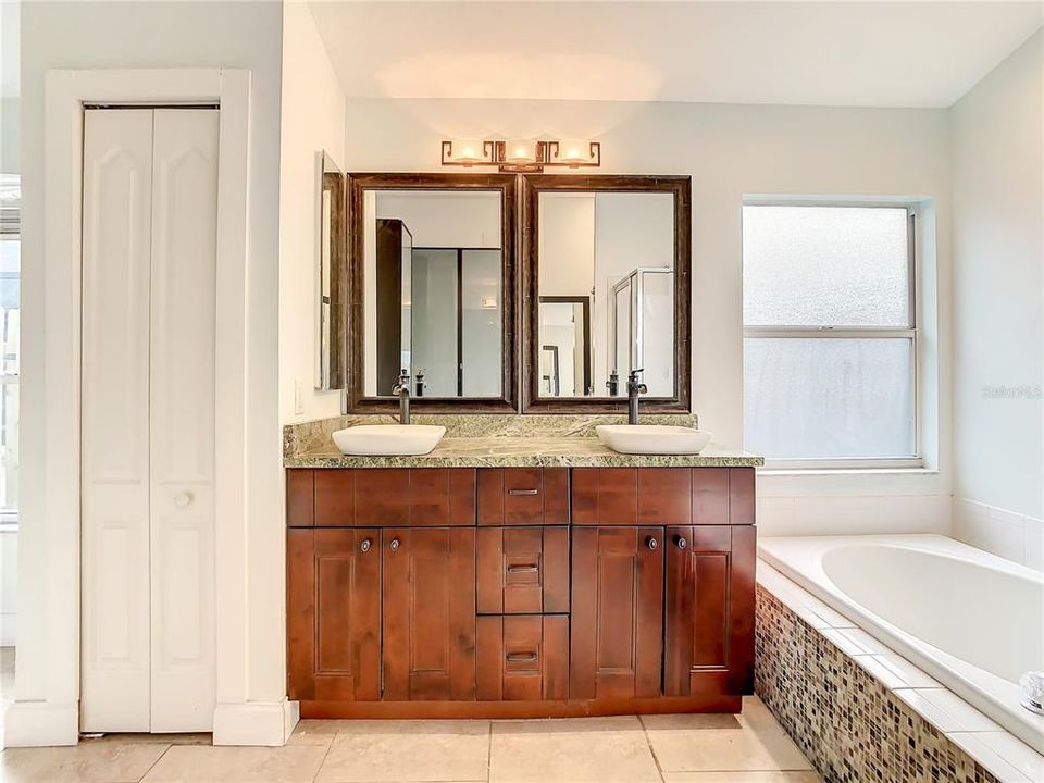For Rent: $2,395 (4 beds, 2 baths, 1857 Square Feet)