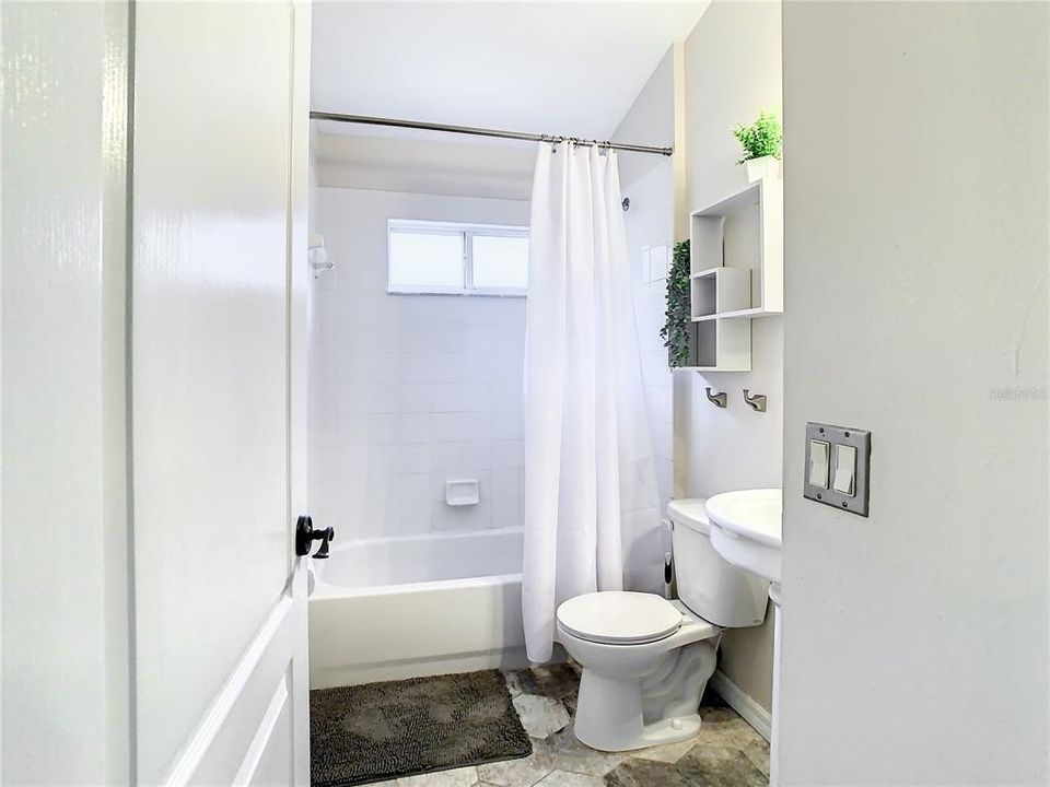 For Rent: $2,395 (4 beds, 2 baths, 1857 Square Feet)