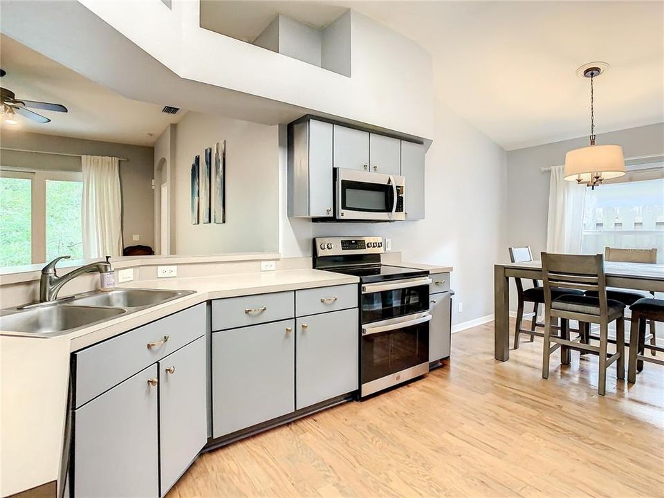 For Rent: $2,395 (4 beds, 2 baths, 1857 Square Feet)