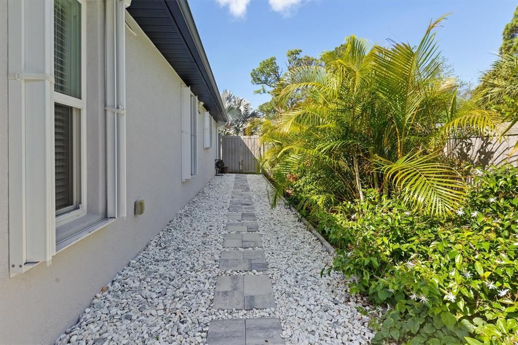 Active With Contract: $450,000 (3 beds, 2 baths, 1834 Square Feet)