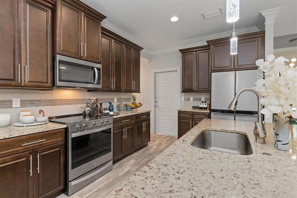 Active With Contract: $450,000 (3 beds, 2 baths, 1834 Square Feet)