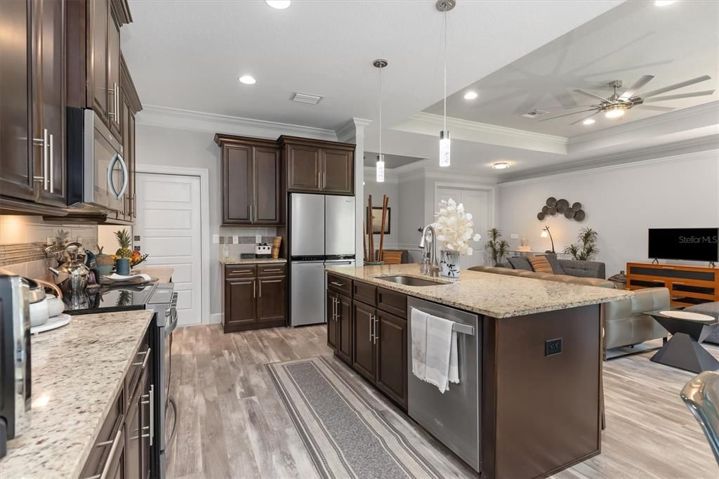 Active With Contract: $450,000 (3 beds, 2 baths, 1834 Square Feet)