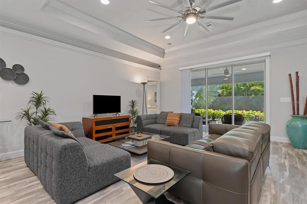 Active With Contract: $450,000 (3 beds, 2 baths, 1834 Square Feet)