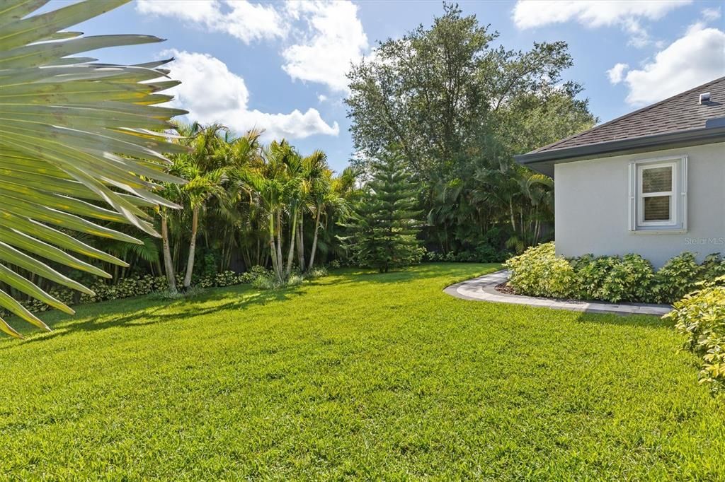 Active With Contract: $450,000 (3 beds, 2 baths, 1834 Square Feet)