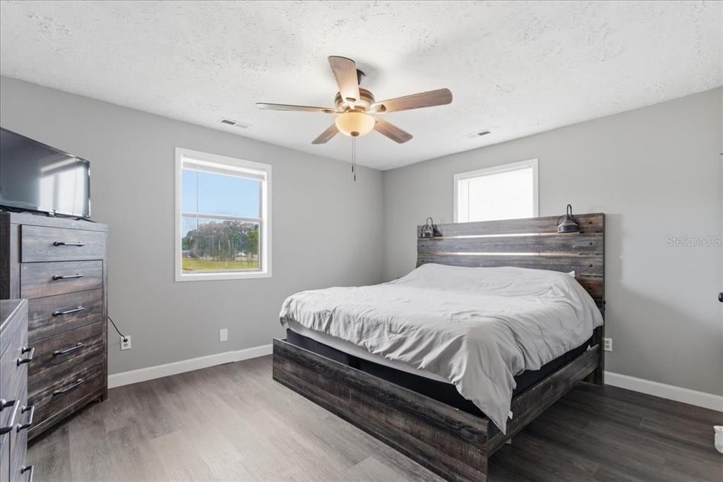 For Sale: $345,000 (3 beds, 2 baths, 1350 Square Feet)