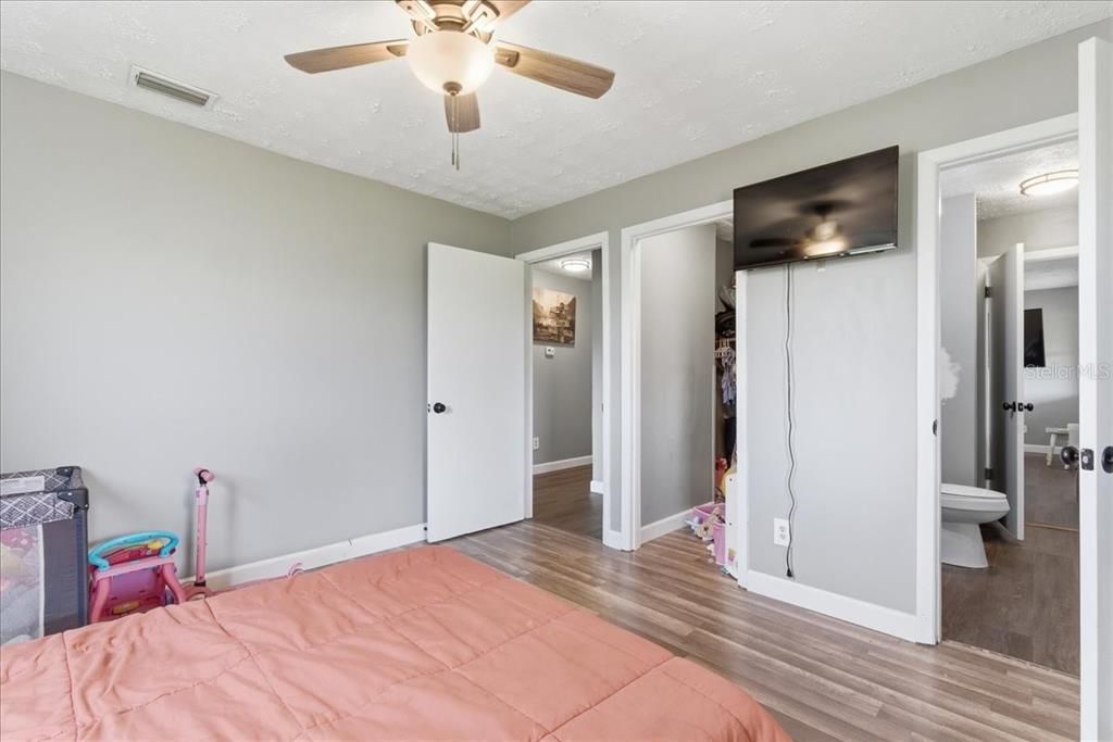 For Sale: $345,000 (3 beds, 2 baths, 1350 Square Feet)