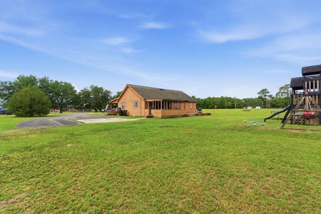 For Sale: $345,000 (3 beds, 2 baths, 1350 Square Feet)