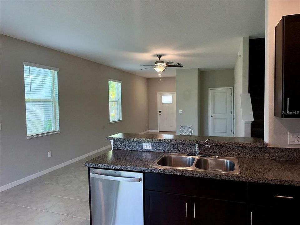 For Rent: $2,200 (2 beds, 2 baths, 1541 Square Feet)