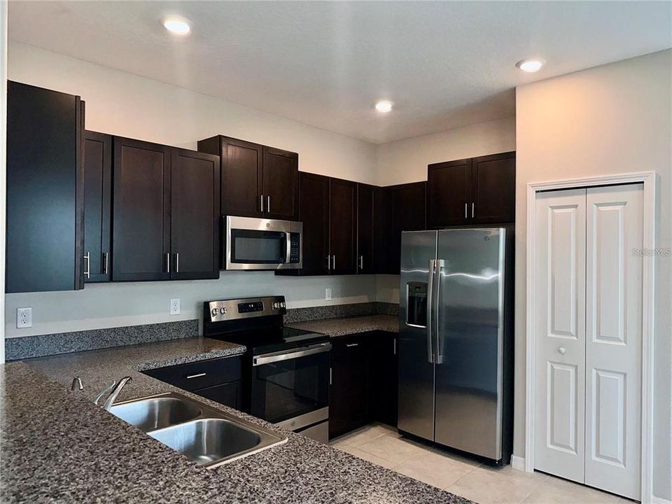 For Rent: $2,200 (2 beds, 2 baths, 1541 Square Feet)