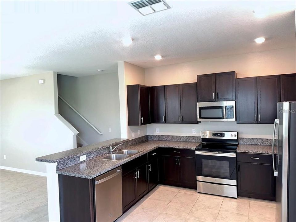 For Rent: $2,200 (2 beds, 2 baths, 1541 Square Feet)