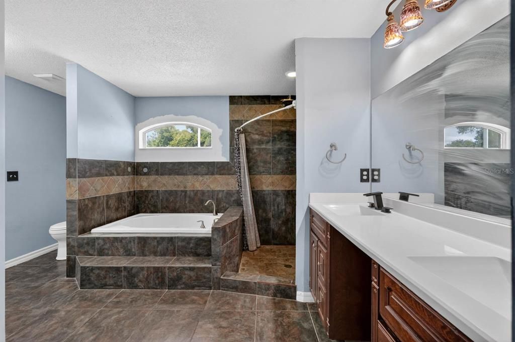 For Sale: $440,000 (3 beds, 2 baths, 2038 Square Feet)