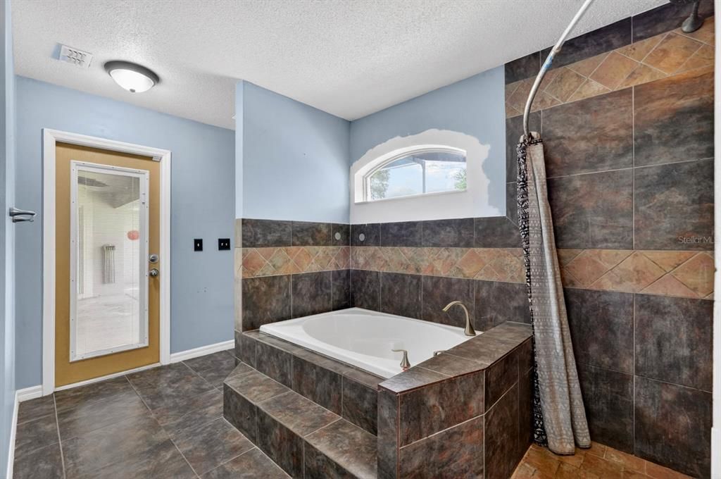 For Sale: $440,000 (3 beds, 2 baths, 2038 Square Feet)