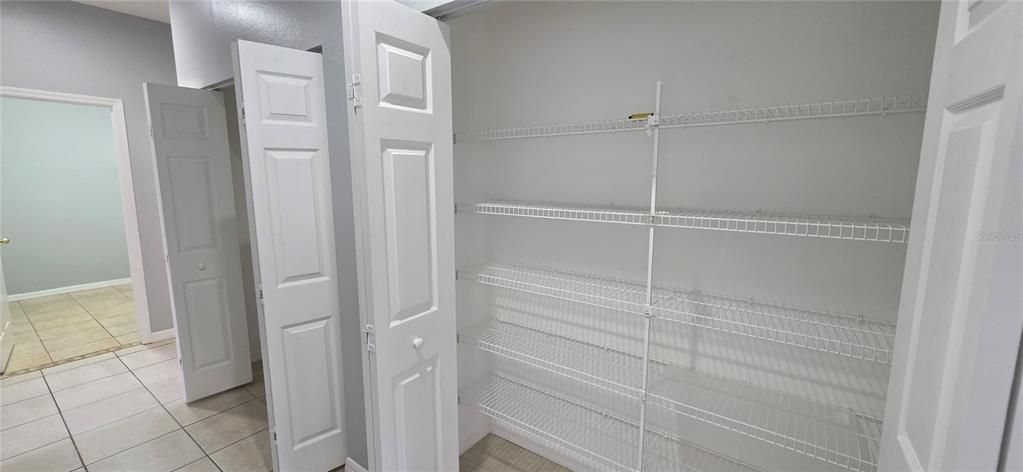 En Renta: $2,550 (4 camas, 2 baños, 2221 Pies cuadrados)