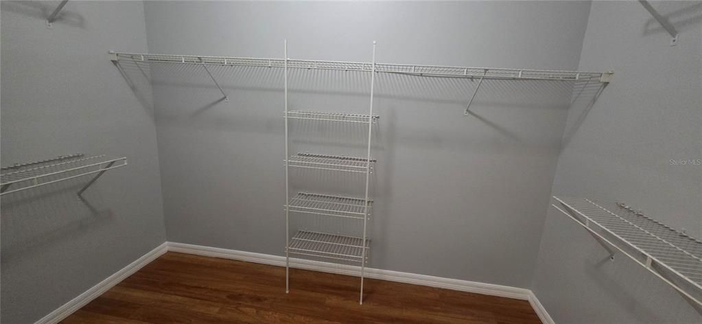 En Renta: $2,550 (4 camas, 2 baños, 2221 Pies cuadrados)