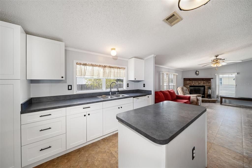 Activo con contrato: $239,900 (3 camas, 2 baños, 1508 Pies cuadrados)