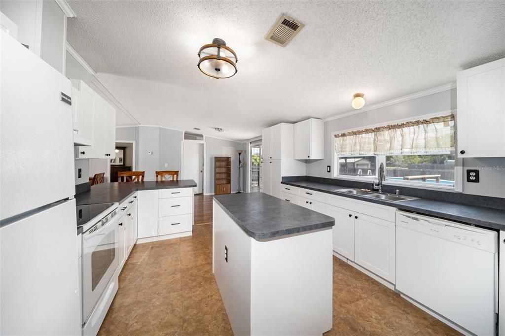 Activo con contrato: $239,900 (3 camas, 2 baños, 1508 Pies cuadrados)
