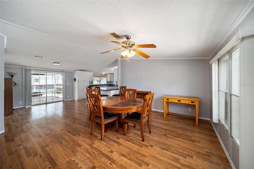 Activo con contrato: $239,900 (3 camas, 2 baños, 1508 Pies cuadrados)