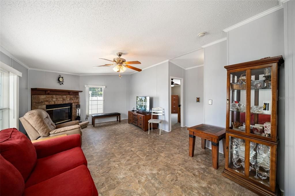Activo con contrato: $239,900 (3 camas, 2 baños, 1508 Pies cuadrados)