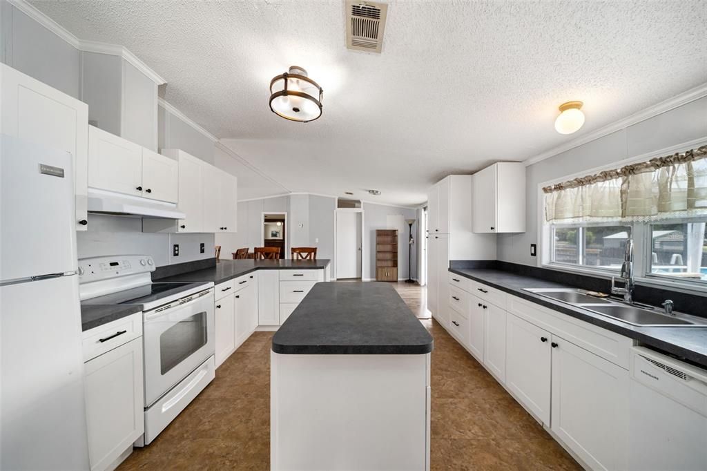 Activo con contrato: $239,900 (3 camas, 2 baños, 1508 Pies cuadrados)