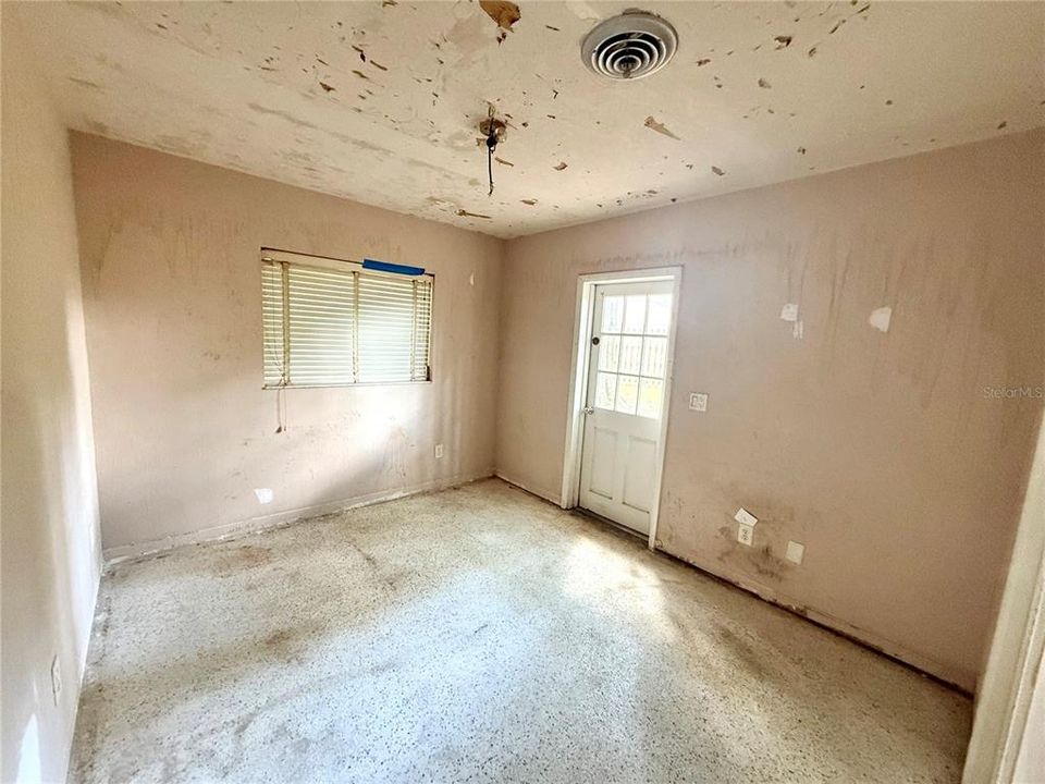 For Sale: $450,000 (4 beds, 2 baths, 1651 Square Feet)
