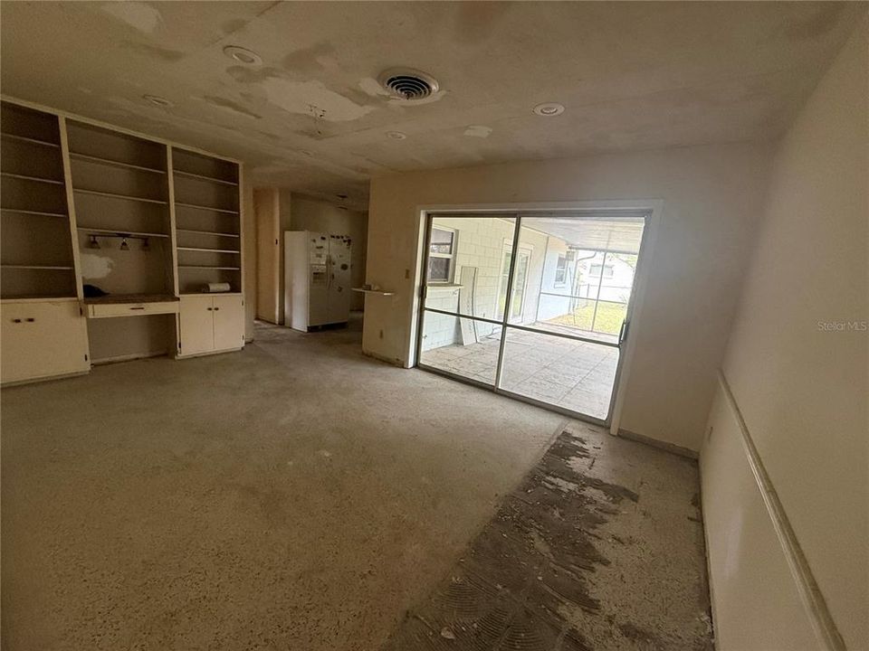 For Sale: $450,000 (4 beds, 2 baths, 1651 Square Feet)