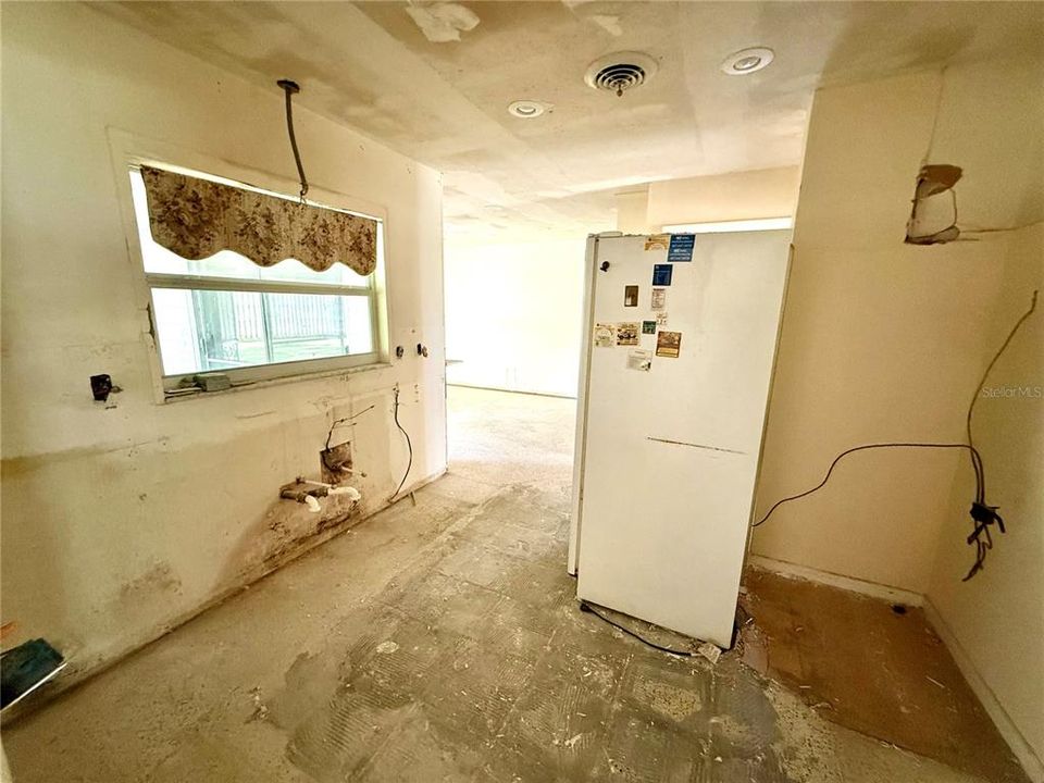 For Sale: $450,000 (4 beds, 2 baths, 1651 Square Feet)