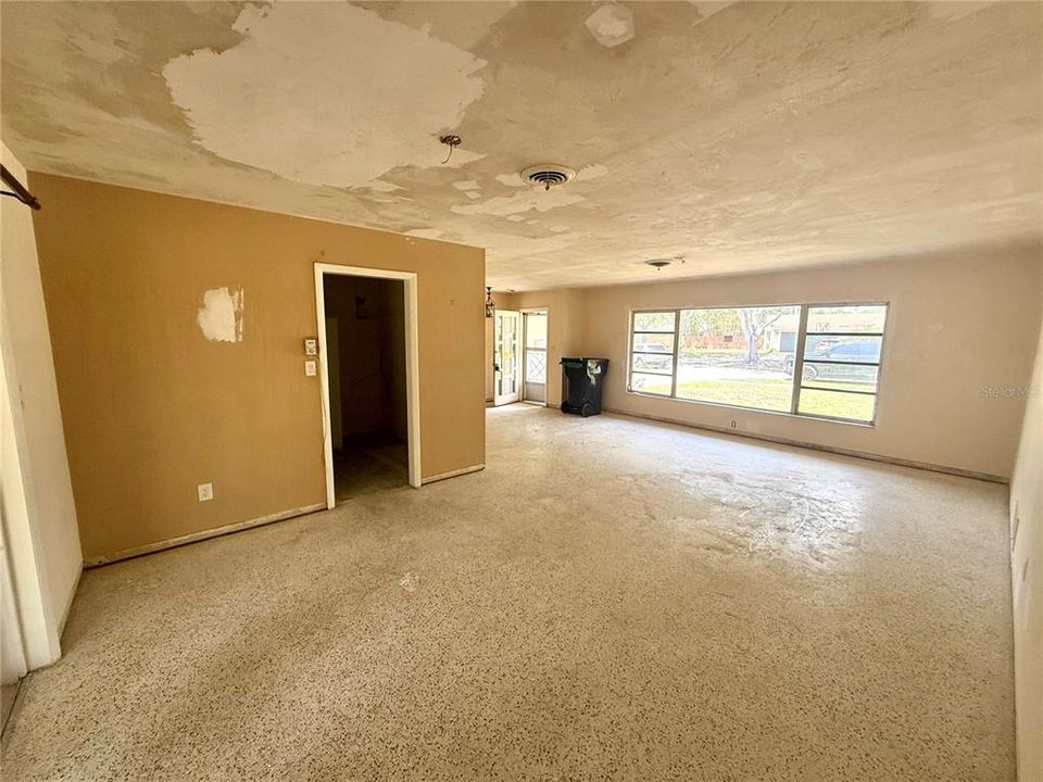 For Sale: $450,000 (4 beds, 2 baths, 1651 Square Feet)