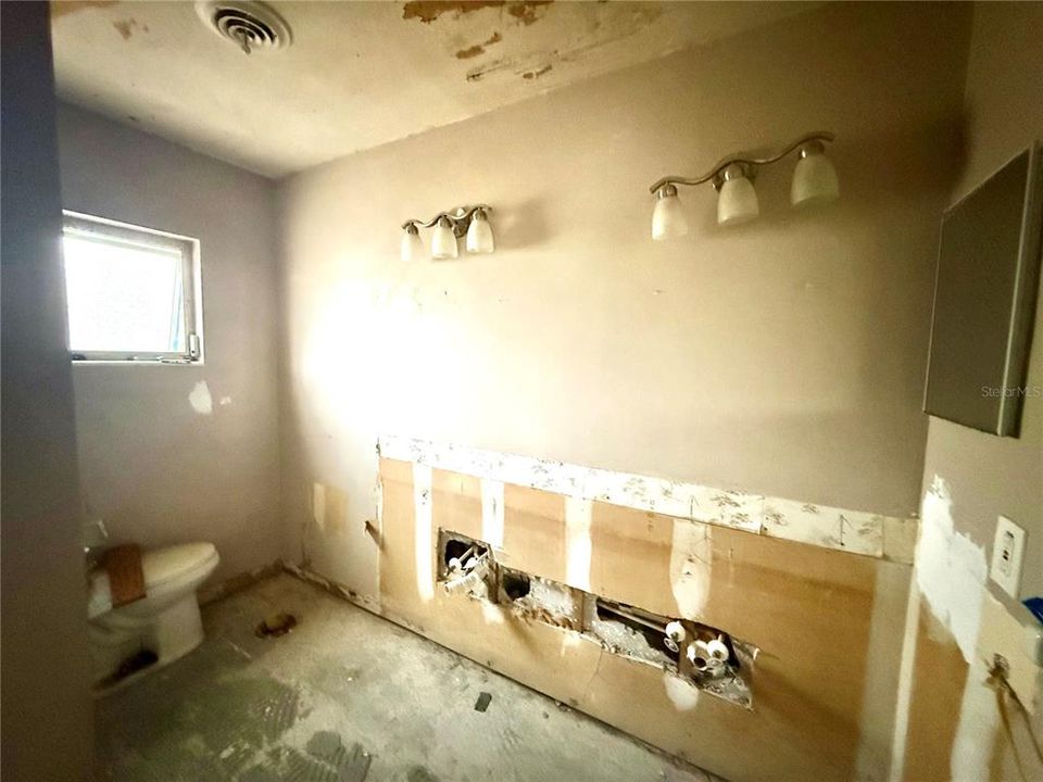 For Sale: $450,000 (4 beds, 2 baths, 1651 Square Feet)