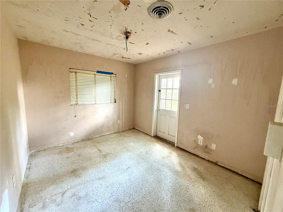 For Sale: $450,000 (4 beds, 2 baths, 1651 Square Feet)