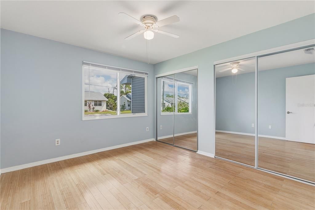 For Sale: $149,000 (2 beds, 1 baths, 868 Square Feet)