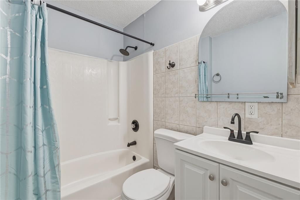 For Sale: $149,000 (2 beds, 1 baths, 868 Square Feet)