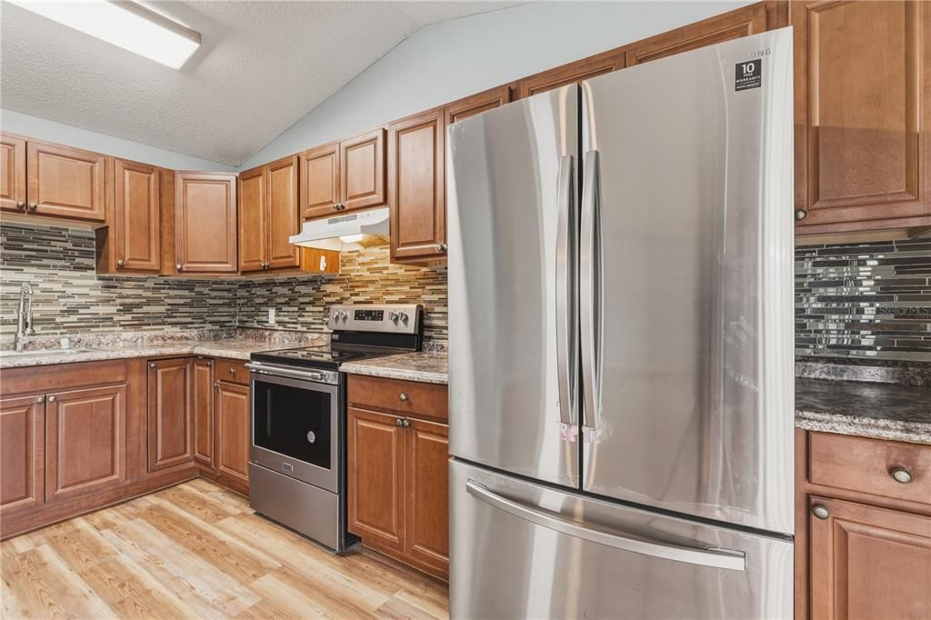 For Sale: $149,000 (2 beds, 1 baths, 868 Square Feet)