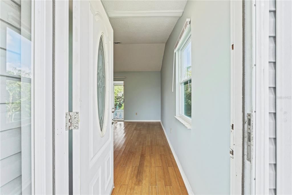 For Sale: $149,000 (2 beds, 1 baths, 868 Square Feet)