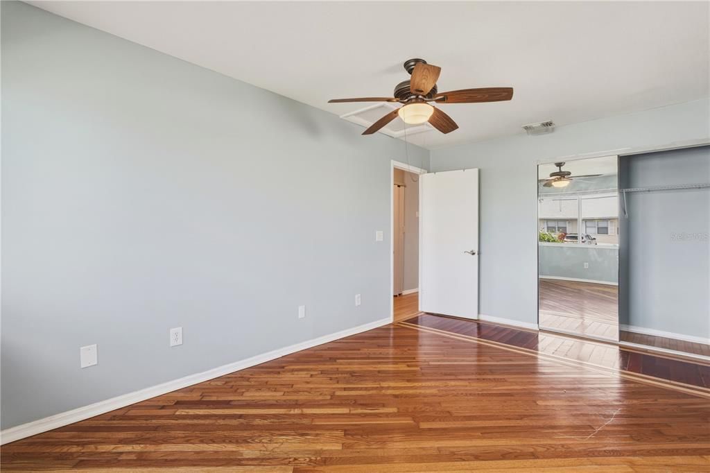 For Sale: $149,000 (2 beds, 1 baths, 868 Square Feet)