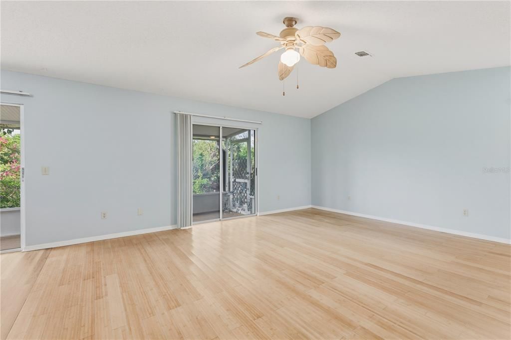 For Sale: $149,000 (2 beds, 1 baths, 868 Square Feet)