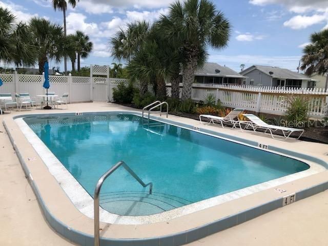 For Sale: $149,000 (2 beds, 1 baths, 868 Square Feet)