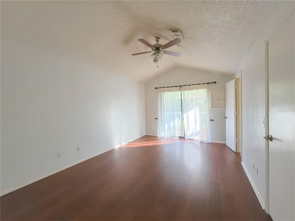 В аренду: $2,350 (3 спален, 2 ванн, 1739 Квадратных фут)