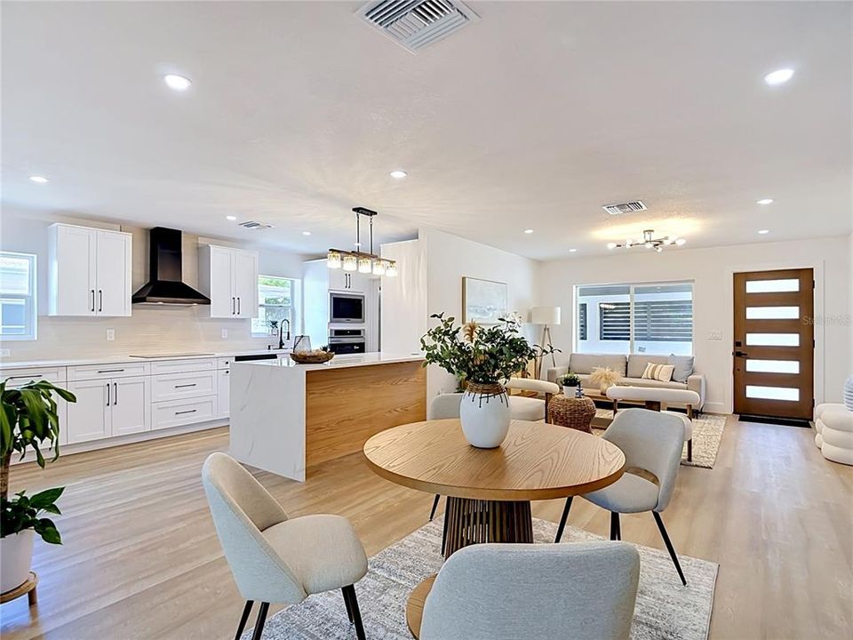 Activo con contrato: $569,000 (3 camas, 2 baños, 1523 Pies cuadrados)