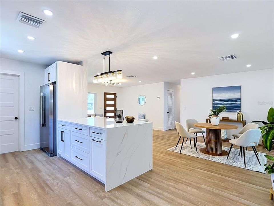 Activo con contrato: $569,000 (3 camas, 2 baños, 1523 Pies cuadrados)