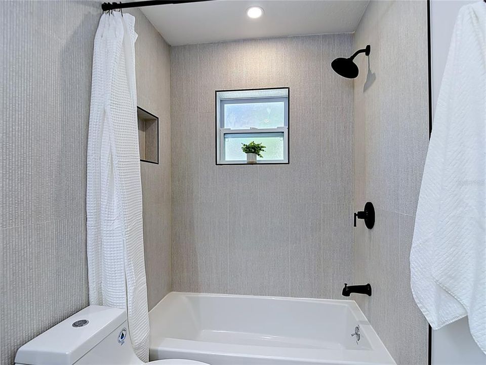 Activo con contrato: $569,000 (3 camas, 2 baños, 1523 Pies cuadrados)