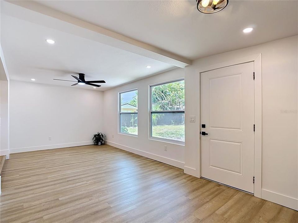 Activo con contrato: $569,000 (3 camas, 2 baños, 1523 Pies cuadrados)